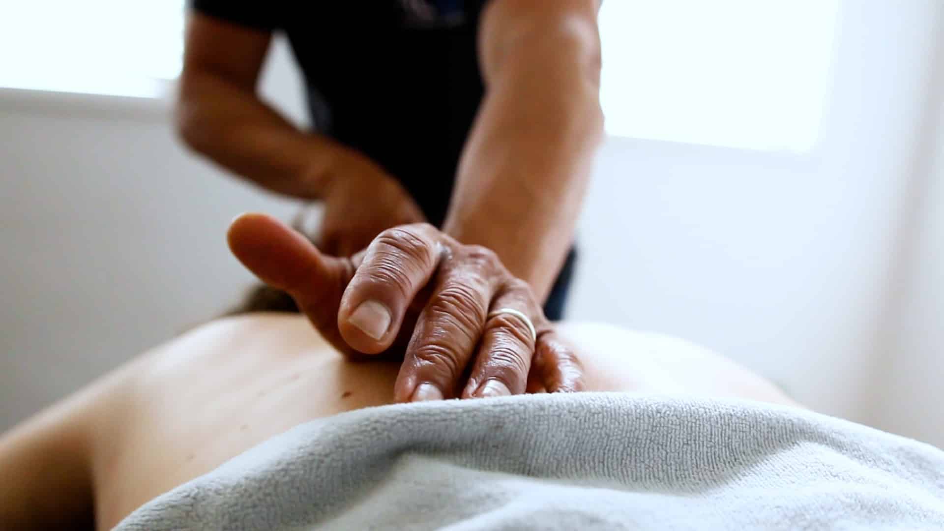 ALO OP HANDS STILLS Massage